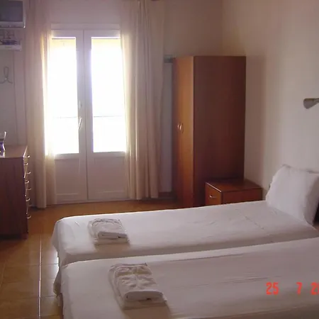 Fatiras Studios Apartment