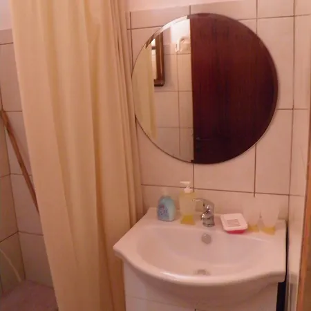 Fatiras Studios Apartment